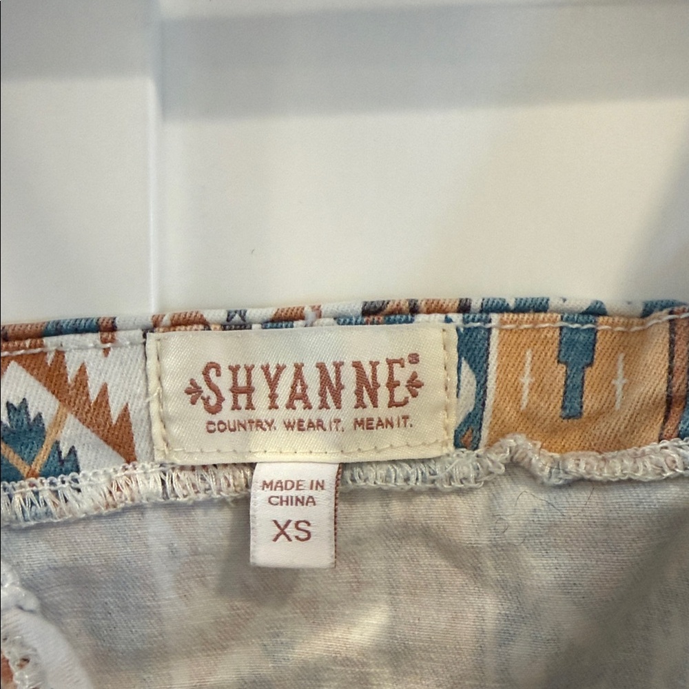 Shyanne Geometric Patterned Top - Picture 2 of 4